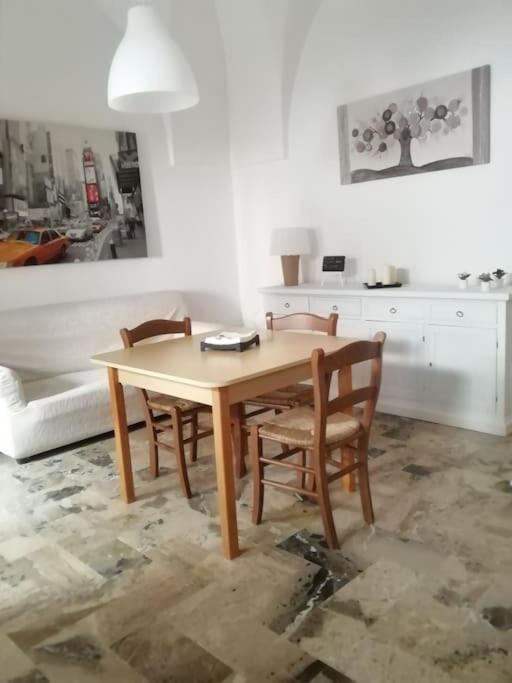 Alloggio Incantevole Storico Apartment Carovigno Bagian luar foto